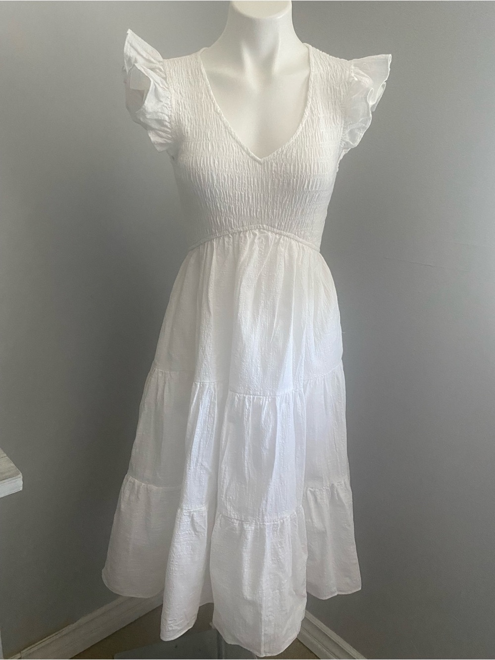 Carly Jean Los Angeles White v Neck Tiered Midi Dress never worn just washed